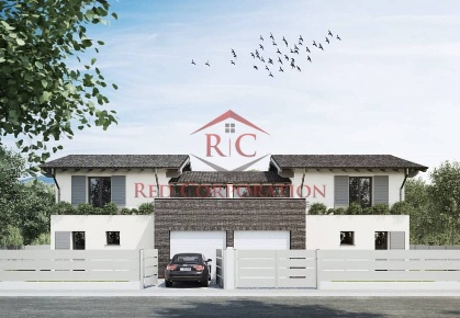 Foto Villa a schiera in Via Luigi Settembrini, Reggio nell'Emilia di 250 m²