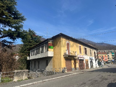 Foto Case semi ndipendenti in Via G. Marconi 14, Cittiglio Centro di 275 m²