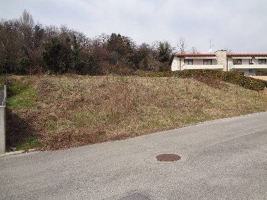 Foto Terreno residenziale in VIA TAMPOGNACCO, Moruzzo Centro di 1100 m²
