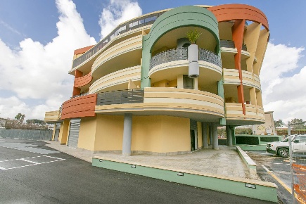 Foto Locale commerciale in Via Tiberio, Aprilia Centro di 250 m² in vendita