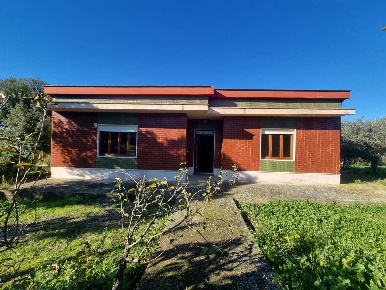 Foto Casa indipendente in Via della Libertà snc, Nuxis Centro di 236 m²