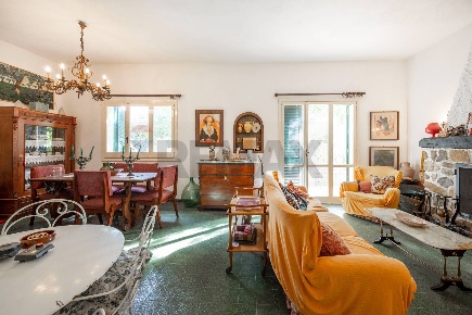 Foto Villa unifamiliare in VIa Quasimodo 5, Viagrande di 98 m² con 5 locali