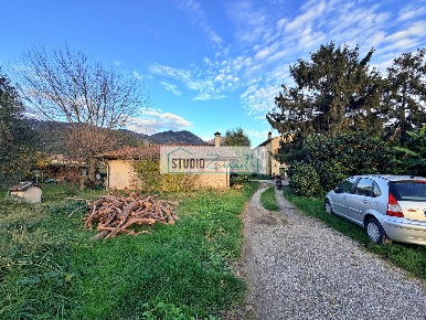 Foto Rustico in Via Pontenuovo, Pietrasanta di 270 m² con 13 locali
