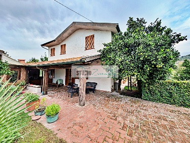 Foto Case semi ndipendenti a Pietrasanta di 105 m² con 4 locali in vendita