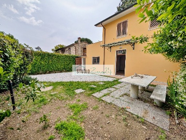 Foto Case semi ndipendenti in Via Pisanica, Pietrasanta di 100 m²