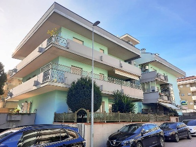 Foto Appartamento in via Firenze, Alba Adriatica Centro di 120 m²