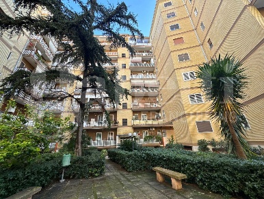 Foto Appartamento in De Laurentis, Bari Poggiofranco di 130 m² con 5 locali