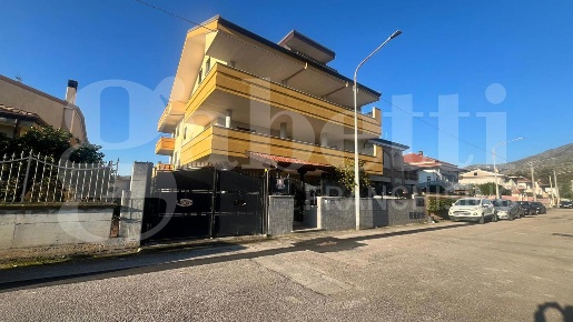 Foto Appartamento in Luigi Salerno, Calvi Risorta di 115 m² con 6 locali