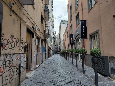 Foto Negozio in Vico pallonetto Santa Chiara 7, Napoli Centro Storico