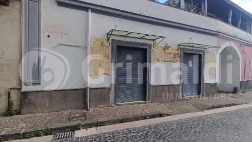 Foto Negozio in Via Giordano Bruno 14, Brusciano di 30 m² con 2 locali