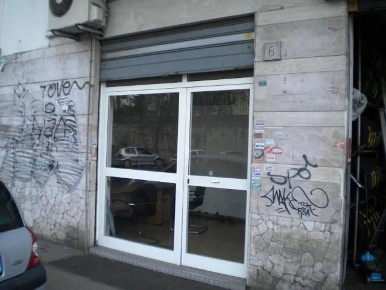 Foto Locale commerciale in papiria, Roma Centocelle di 40 m² con 2 locali