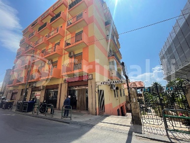 Foto Magazzino in Via Consolare Valeria 425, Messina Contesse di 390 m²