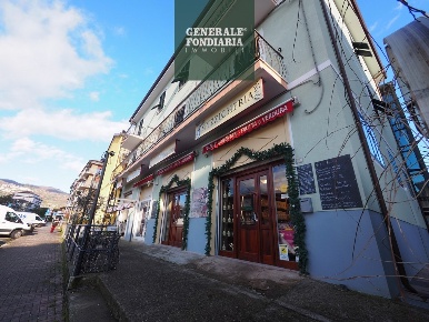 Foto Attività commerciale a Bolano di 200 m² con 5 locali in vendita