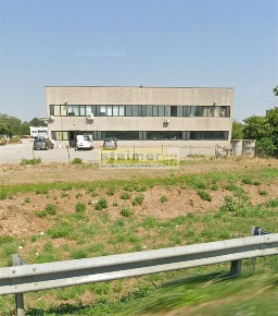 Foto Capannone industriale a Cornegliano Laudense di 1655 m² in vendita