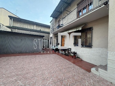 Foto Villa bifamiliare in via Della Libertà, Cusano Milanino di 85 m²