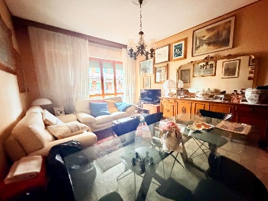 Foto Appartamento a Massa Centro di 95 m² con 4 locali in vendita