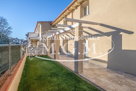 Foto Villa unifamiliare a Calcinaia Centro di 114 m² con 5 locali