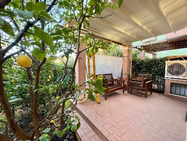 Foto Villa unifamiliare a Massa Centro di 134 m² con 4 locali in vendita