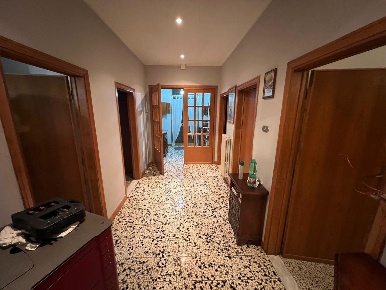 Foto Appartamento a Cecina Cecina Centro di 115 m² con 6 locali in vendita