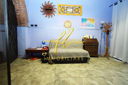 Foto Locale commerciale a Livorno Pontino - Bastia di 65 m² con 3 locali