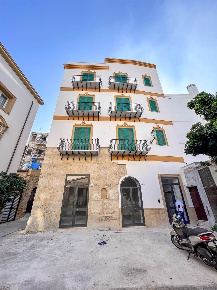 Foto Locale commerciale a Palermo Cassaro di 330 m² con 10 locali