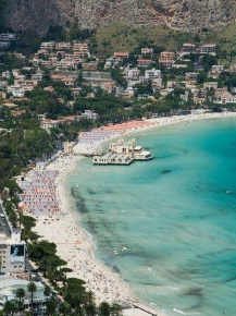 Foto Locale commerciale a Palermo Mondello - Valdesi di 300 m² in affitto