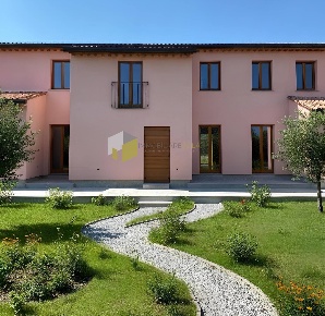 Foto Casa indipendente a Vecchiano di 206 m² con 6 locali in vendita