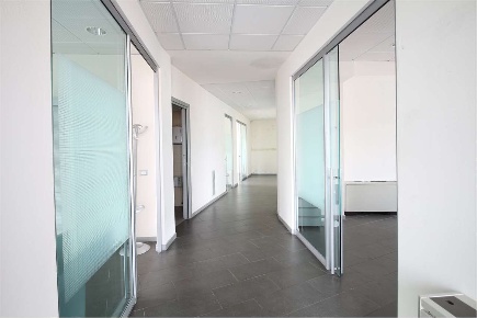 Foto Ufficio a Bientina Centro di 140 m² con 7 locali in affitto