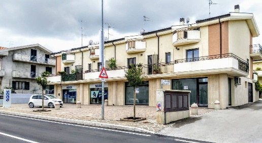 Foto Locale commerciale in VIA INCORONATA 33, Vasto di 153 m² con 1 locali