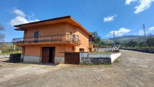Foto Villa unifamiliare in Via Auricola, Amaseno Ripole di 360 m²