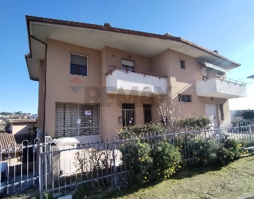 Foto Ufficio a Ancona Candia di 74 m² con 3 locali in affitto