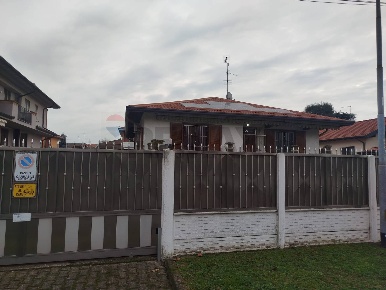 Foto Casa indipendente in Via Valsugana 7, Lainate Centro di 300 m²