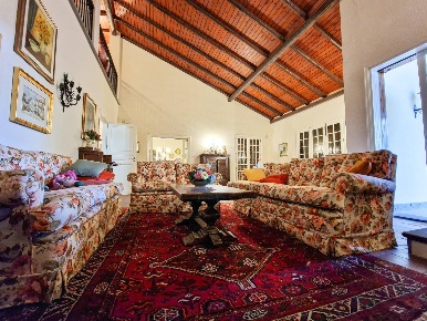 Foto Villa unifamiliare in Via Ugo Foscolo snc, Ragalna di 550 m²