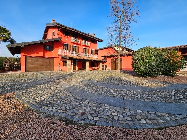 Foto Rustico in Via Per Marano 2, Mezzomerico di 372 m² con 7 locali