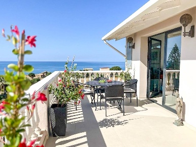 Foto Villa unifamiliare in Via dello Sbarco Anglo Americano snc, di 400 m²