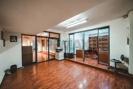 Foto Locale commerciale in Piazza Monte Gennaro 26, Roma Tufello di 208 m²