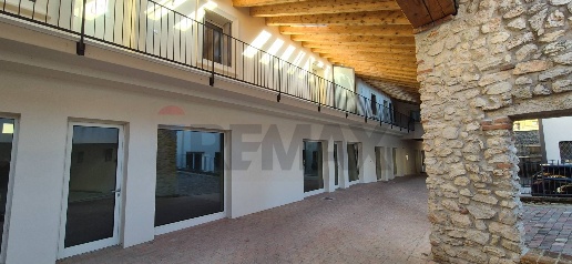 Foto Case semi ndipendenti a Piovene Rocchette di 395 m² con 12 locali