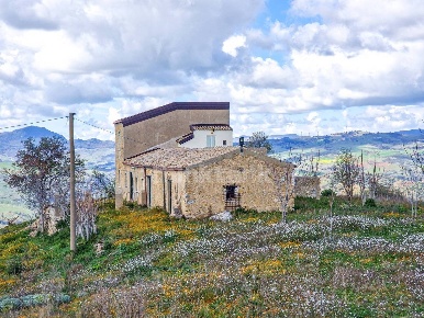 Foto Rustico in contrada pacinosi snc, Nissoria di 230 m² con 9 locali