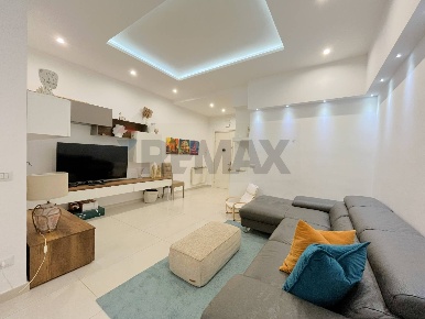 Foto Appartamento in Via Nuovo San Rocco 95, Napoli di 106 m² con 3 locali