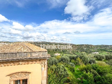 Foto Appartamento in Via Principe Umberto, Noto Centro di 155 m² in vendita