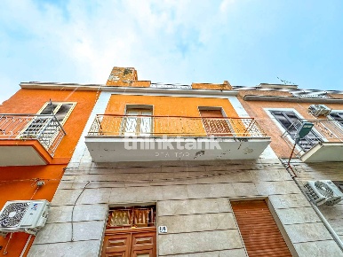 Foto Casa indipendente in via gozzo, Avola Centro di 126 m² con 6 locali