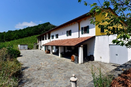 Foto Villa unifamiliare in Via Cervino, Mombaruzzo di 300 m² con 6 locali