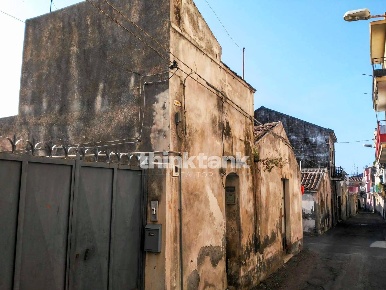 Foto Casa indipendente in Via Gentile, Giarre Centro di 60 m² con 4 locali