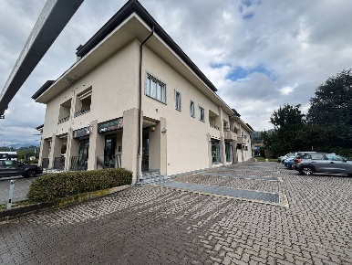 Foto Attività commerciale in VIA PROVINCIALE 20/A, Dolzago Centro di 82 m²