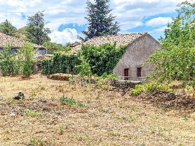 Foto Rustico in Piazza Rocca snc, Ragalna di 290 m² con 8 locali in vendita