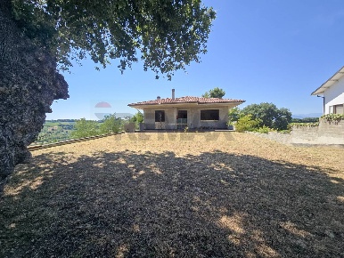 Foto Casa indipendente in via canale 50, Torrevecchia Teatina di 300 m²