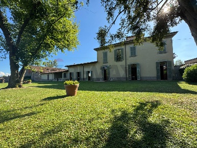 Foto Villa unifamiliare a Fara Gera d'Adda Badalasco di 5300 m² in vendita