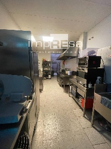 Foto Attività commerciale in Viale Europa, Sacile di 143 m² con 3 locali