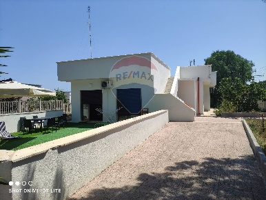 Foto Villa unifamiliare in S.S 16 Complanre Ovest n.24, Bari di 110 m²