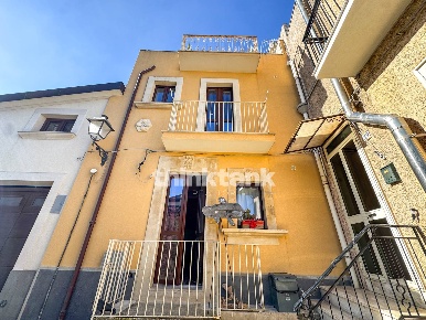 Foto Casa indipendente in Via Orologio, Palazzolo Acreide Centro di 131 m²